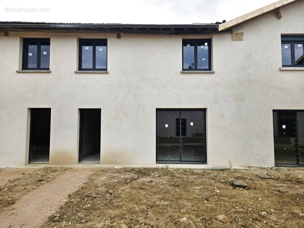 Maison à VARENNES-LES-MACON