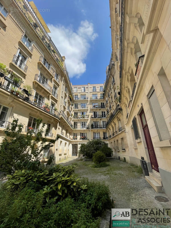 Appartement à PARIS-18E