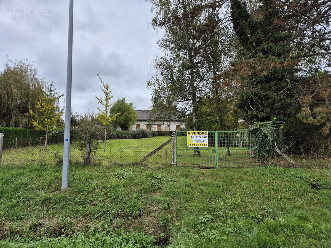 Maison à CREUZIER-LE-NEUF