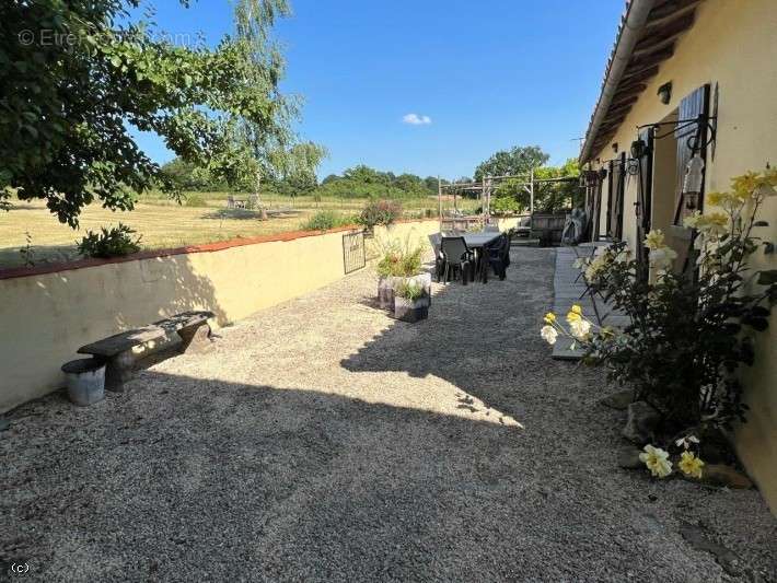 Maison à CHARROUX