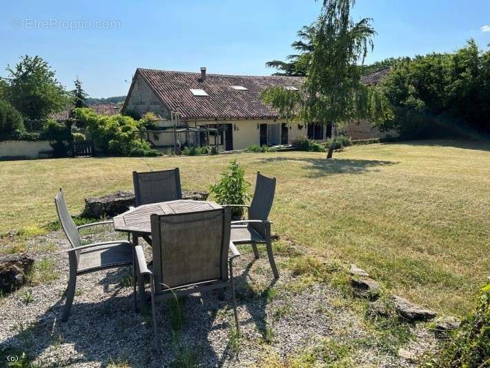 Maison à CHARROUX