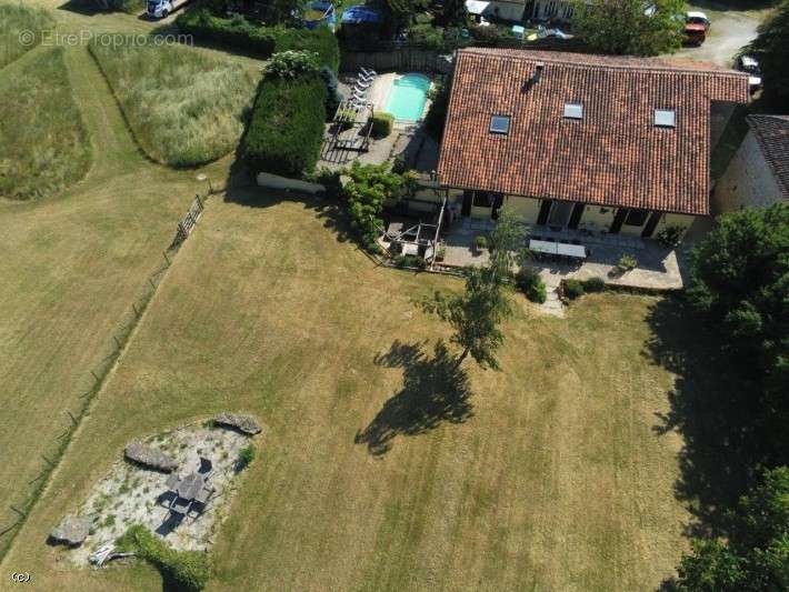 Maison à CHARROUX