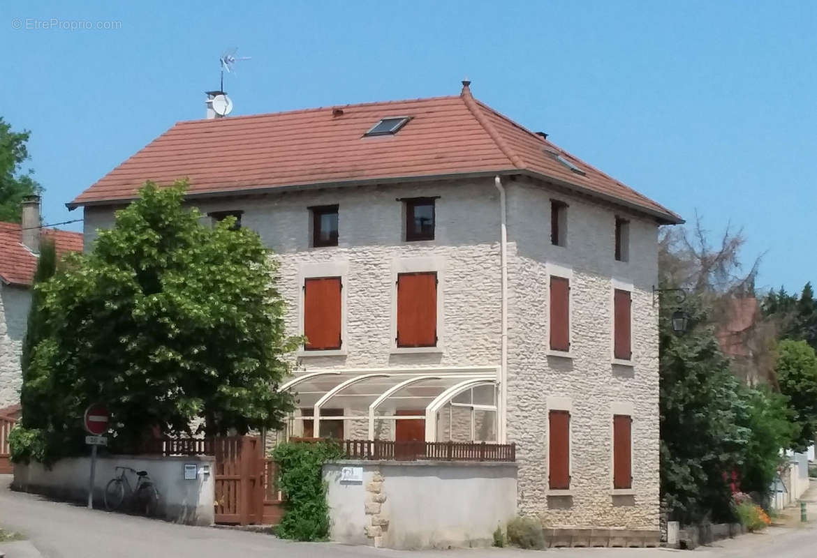 Maison à SICCIEU-SAINT-JULIEN-ET-CARISIEU