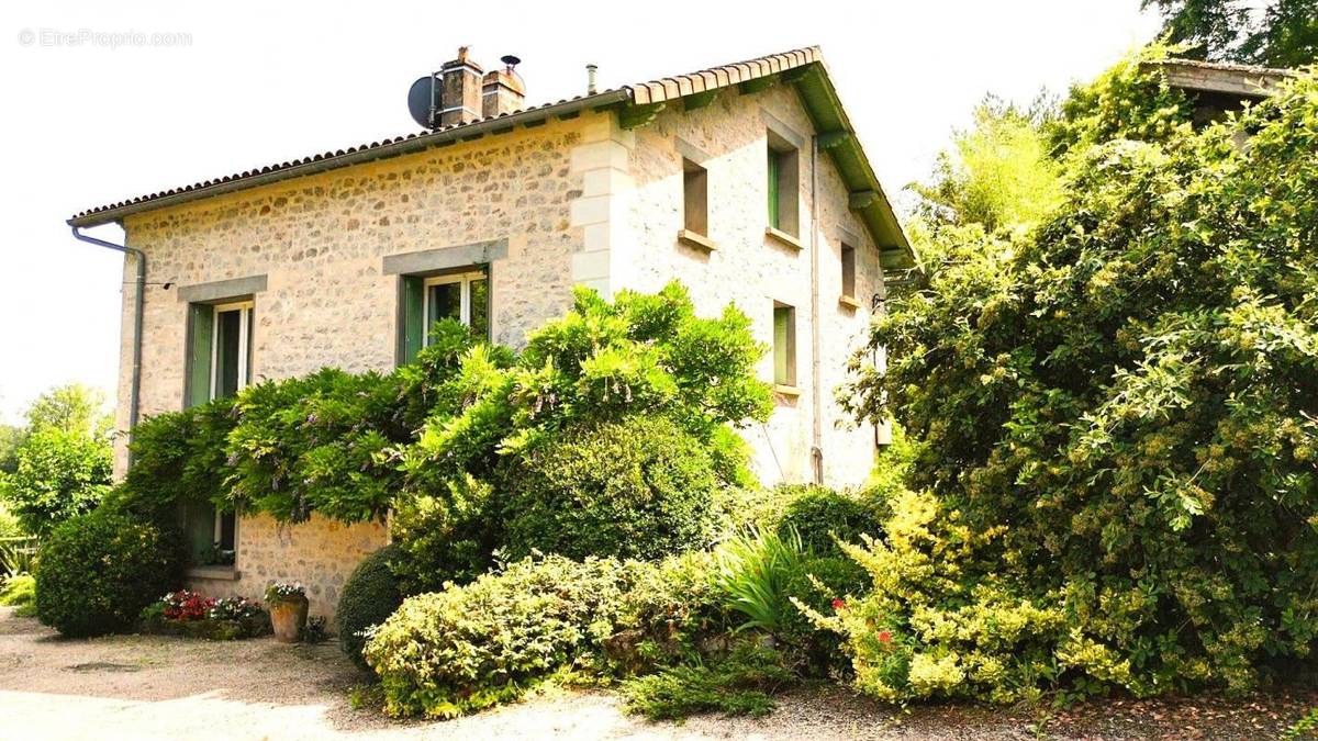 Maison à LAPENCHE