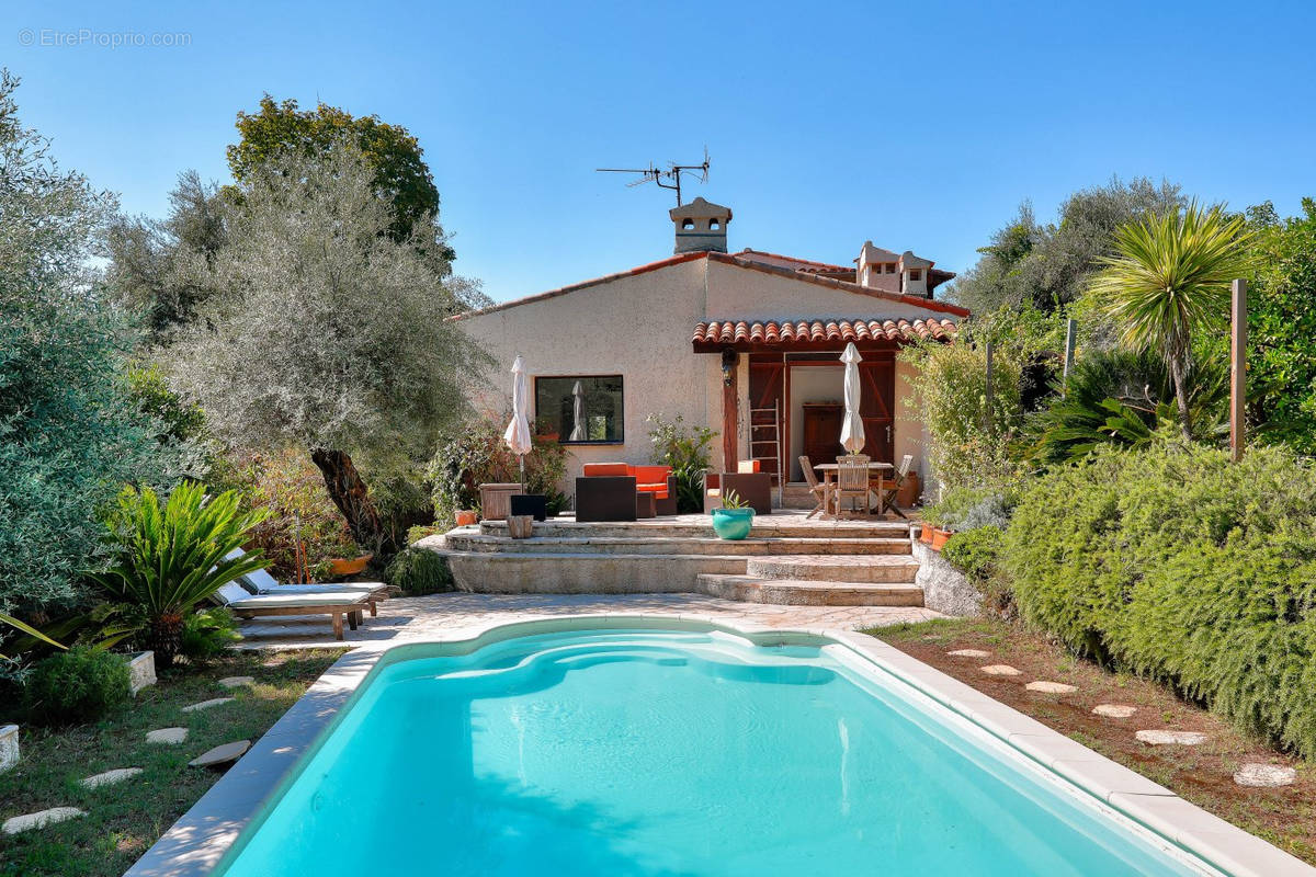 Maison à TOURRETTES-SUR-LOUP