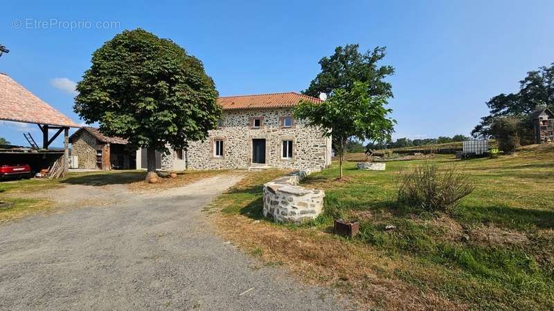 Maison à MEILHAC