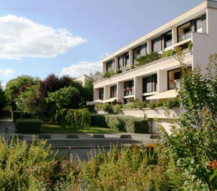 Appartement à VOISINS-LE-BRETONNEUX