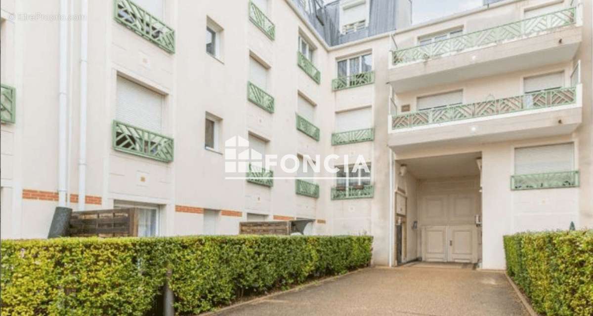 Appartement à LES PAVILLONS-SOUS-BOIS