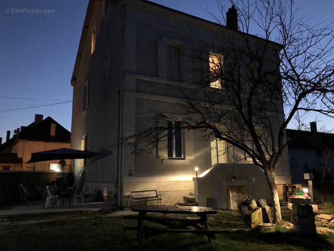 Maison à JUMILHAC-LE-GRAND