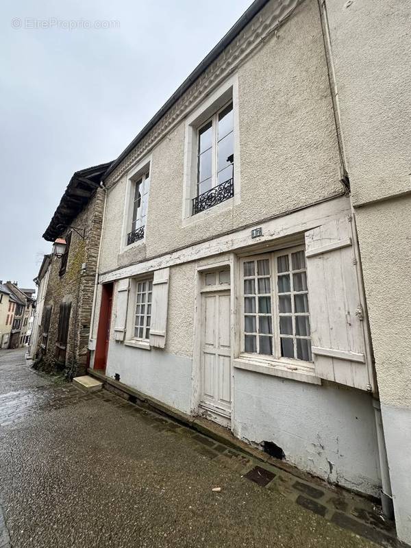 Maison à SAINT-YRIEIX-LA-PERCHE