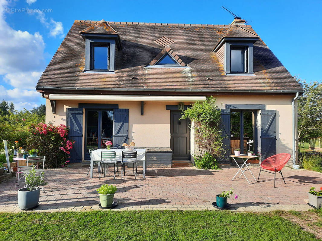 Maison à SAINT-CYR-DU-RONCERAY