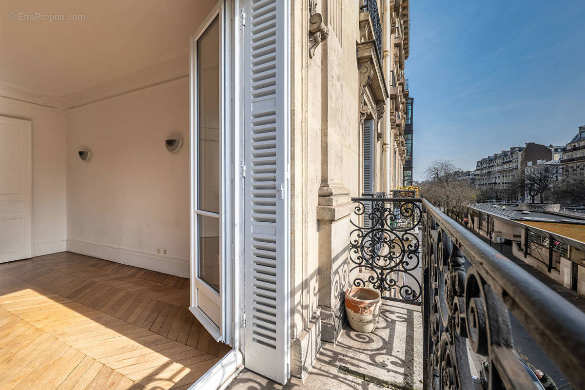 Appartement à PARIS-17E