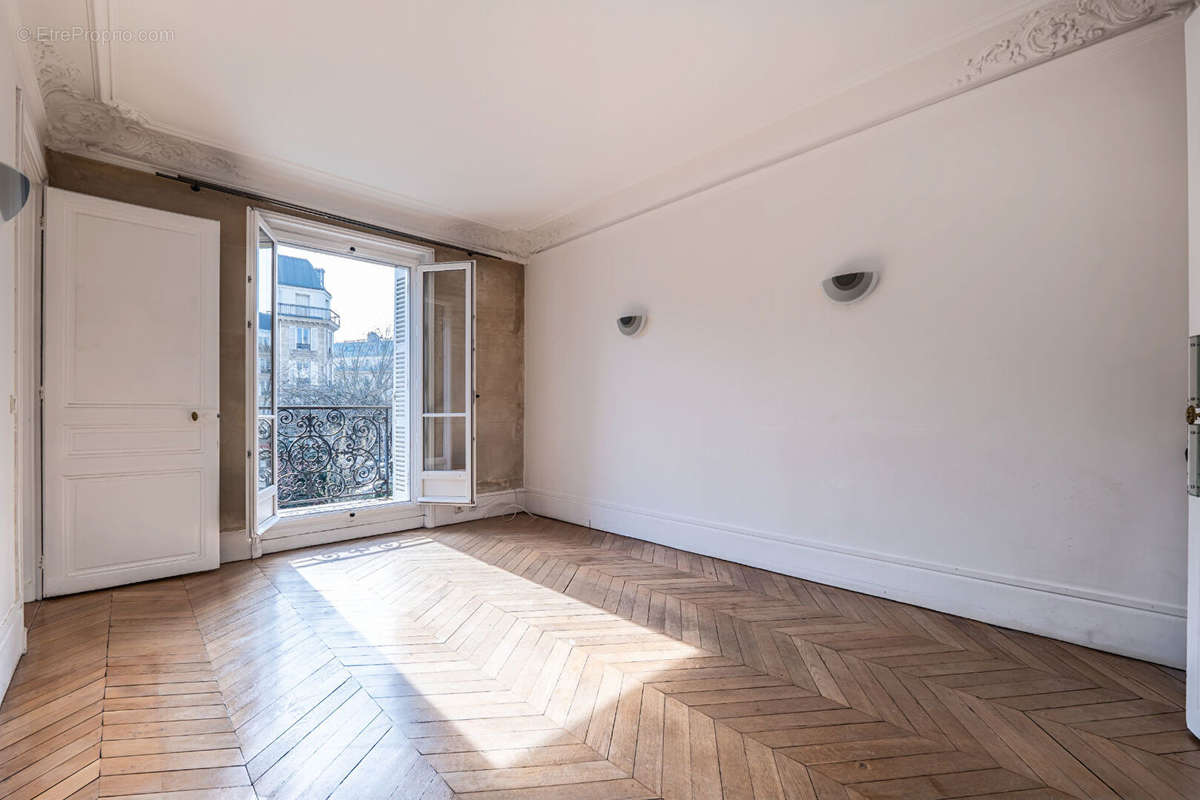 Appartement à PARIS-17E