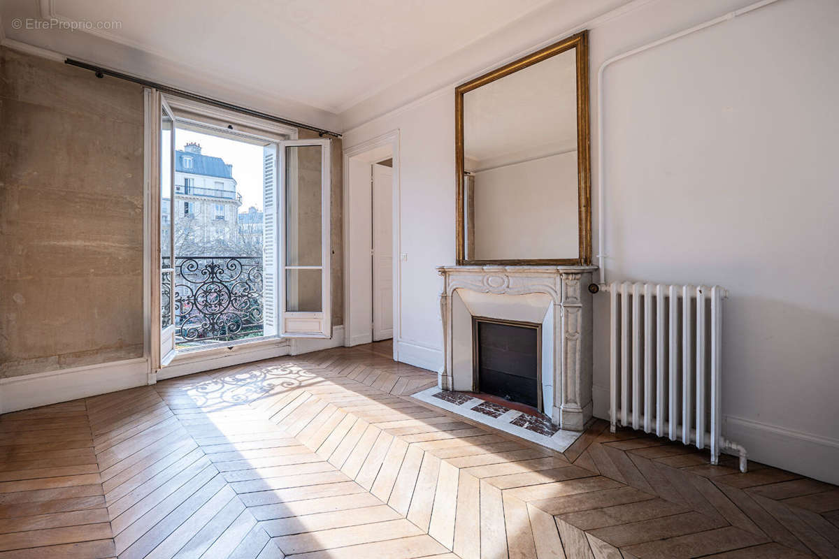 Appartement à PARIS-17E