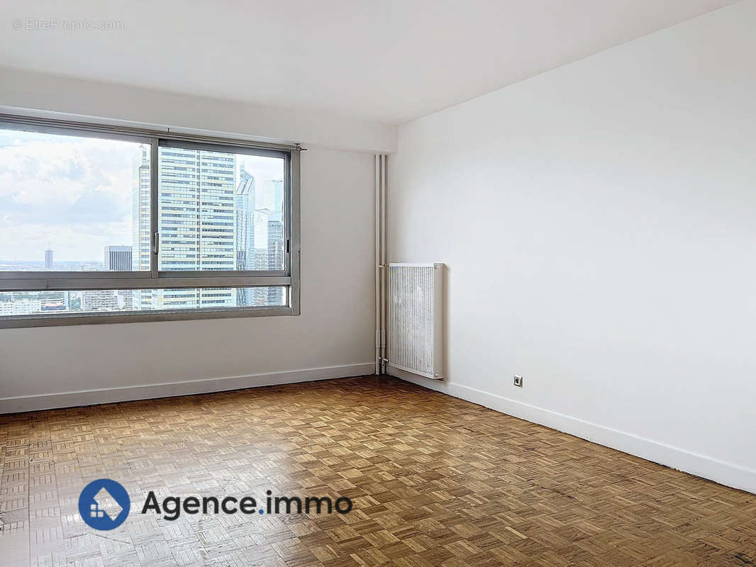 Appartement à COURBEVOIE