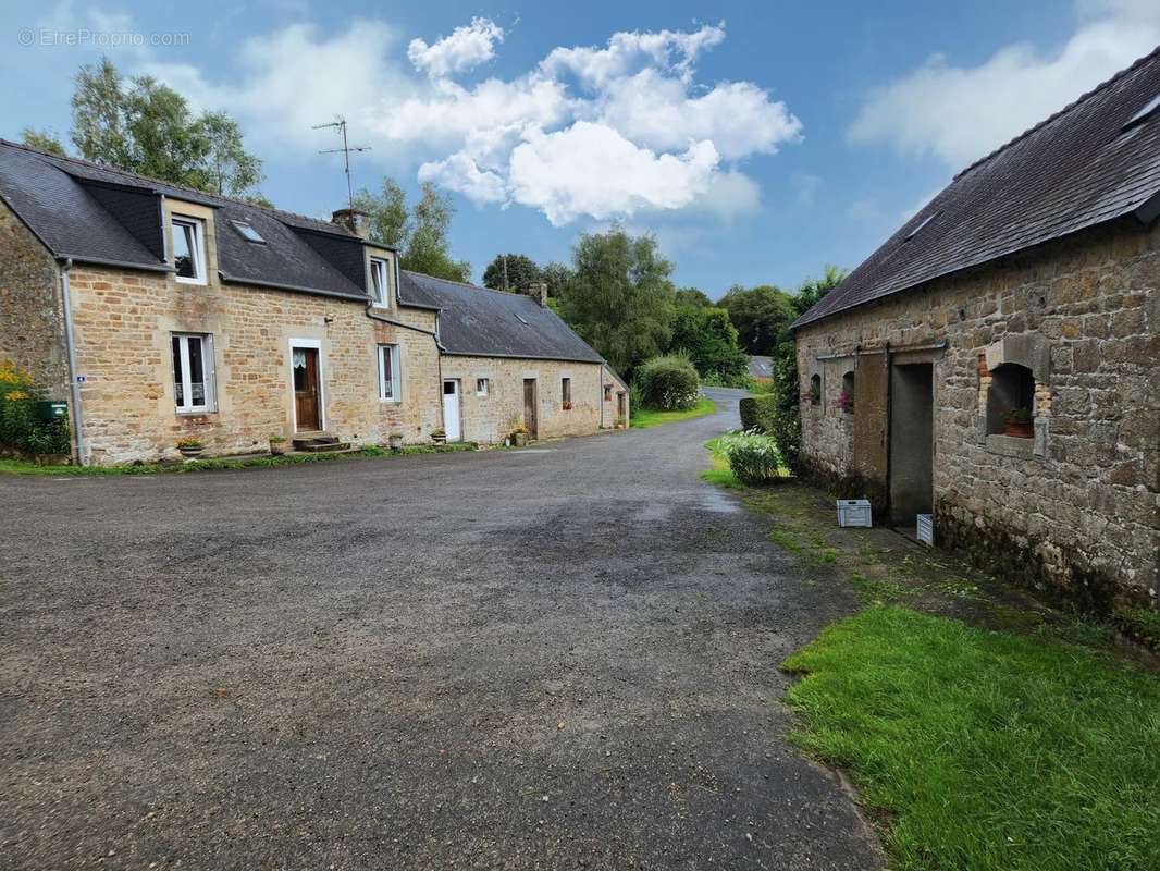 Maison à GLOMEL