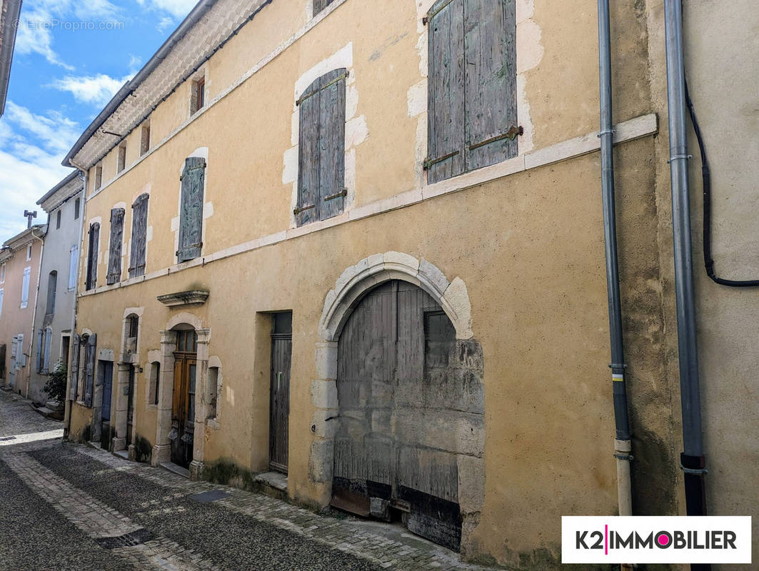 Appartement à ROCHEMAURE