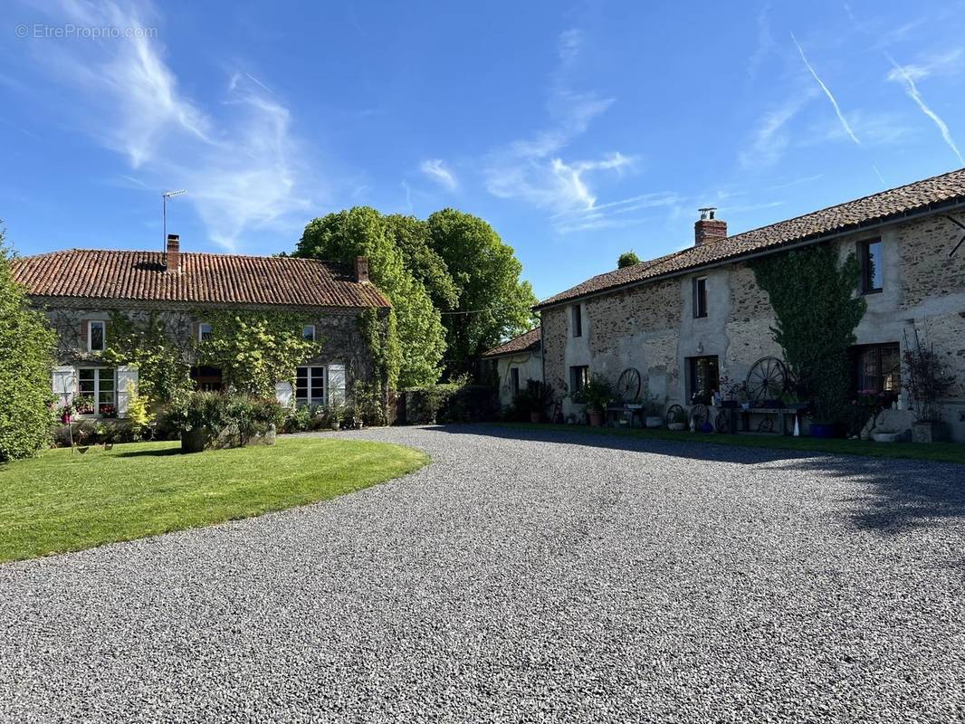 Maison à BUSSIERE-POITEVINE