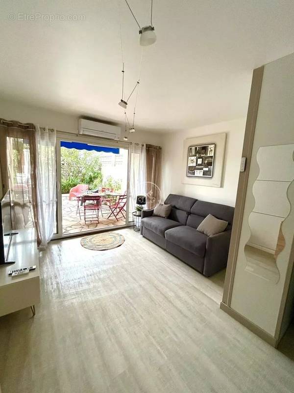 Appartement à ROQUEBRUNE-SUR-ARGENS