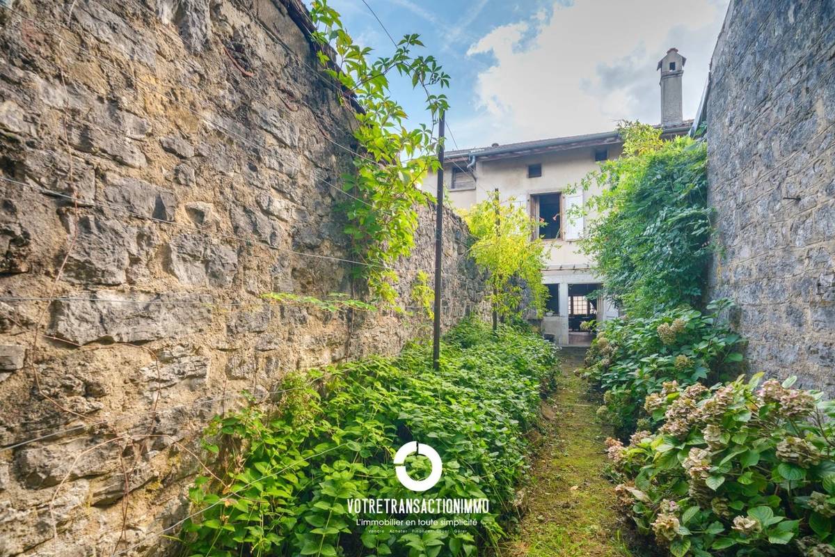 Maison à SIMANDRE-SUR-SURAN