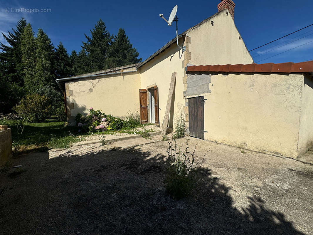 Maison à MONTVICQ