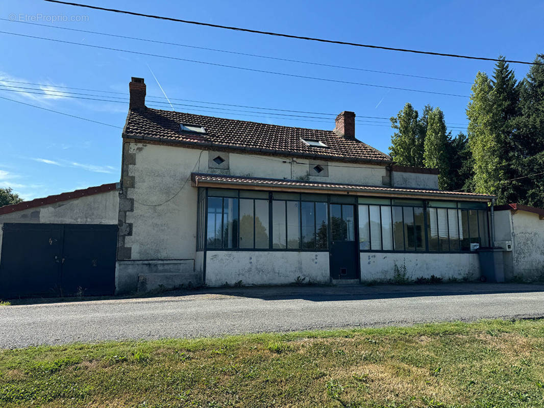 Maison à MONTVICQ