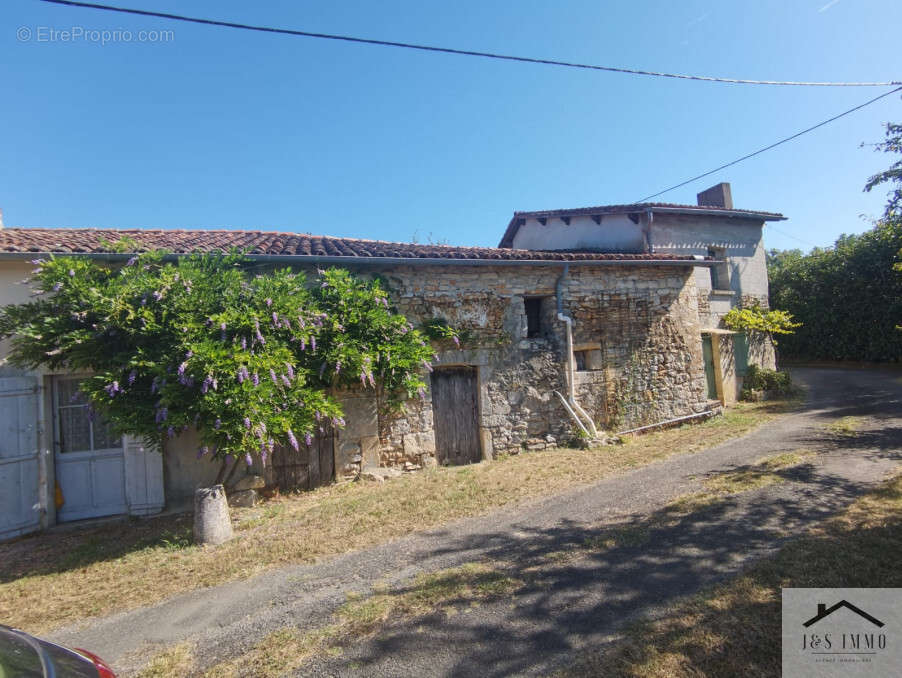 Maison à CELLEFROUIN