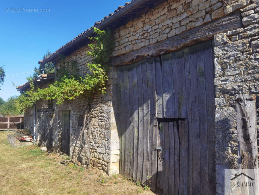 Maison à CELLEFROUIN