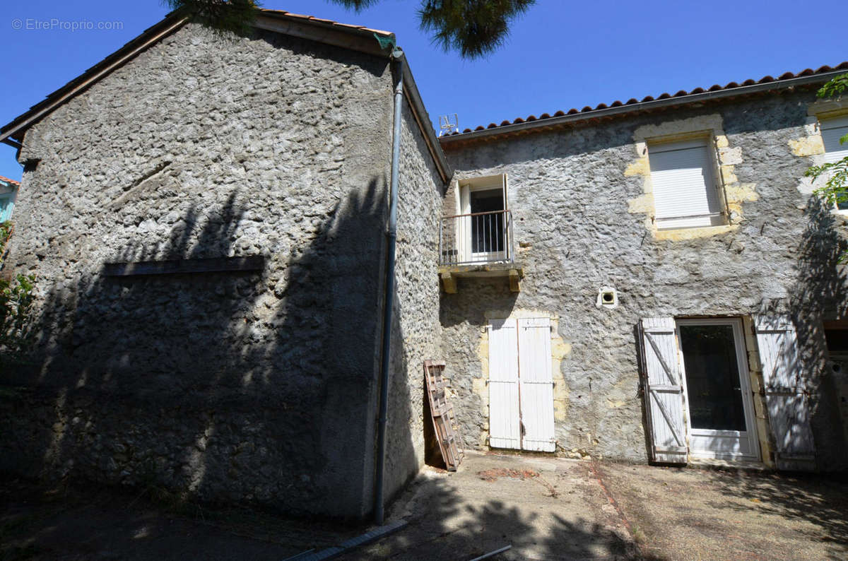 03 - Terrasse arriere - Rear terrace - Maison à CASTERA-VERDUZAN