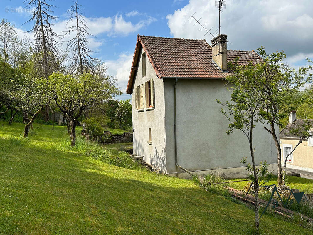 Maison à BRUERE-ALLICHAMPS