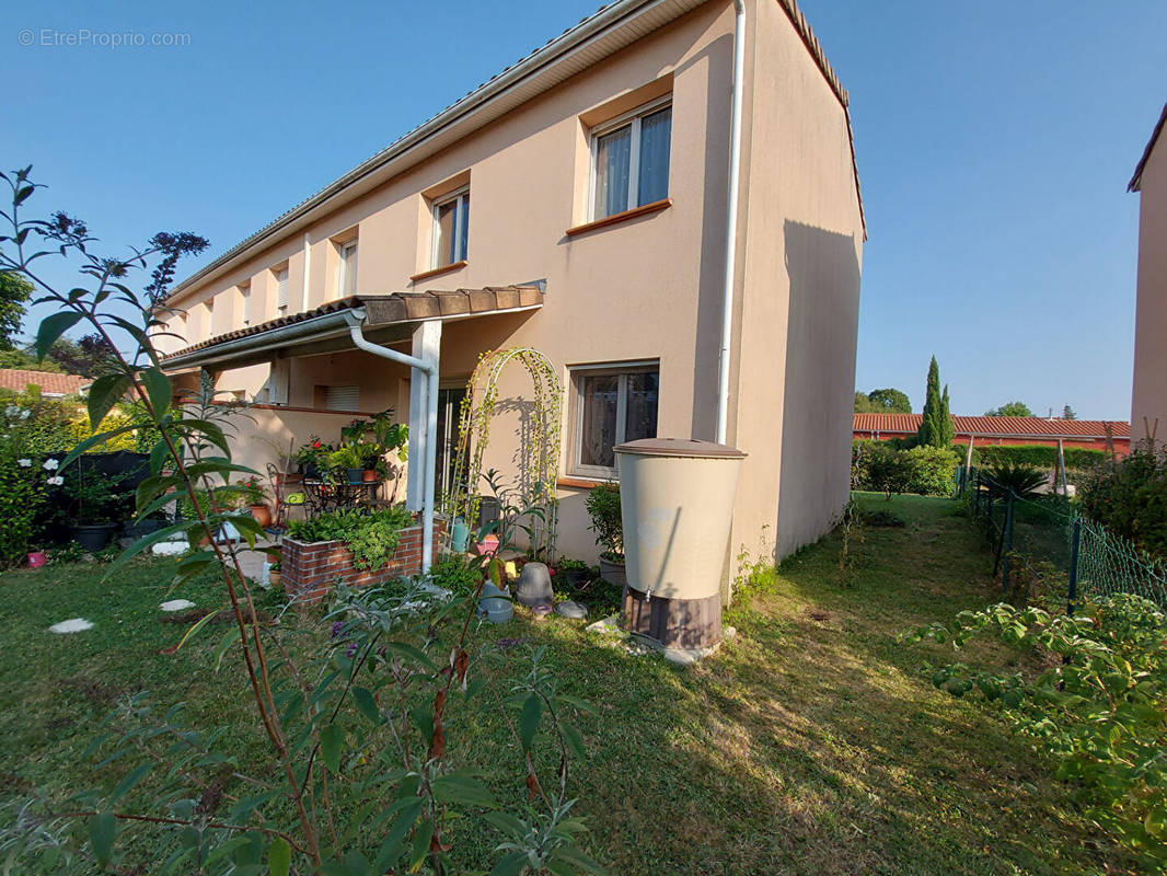 Maison à BEAUZELLE