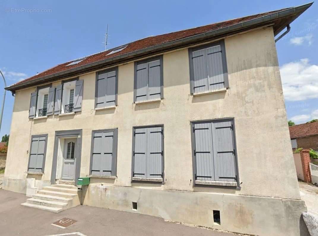 Appartement à LA VILLENEUVE-AU-CHENE