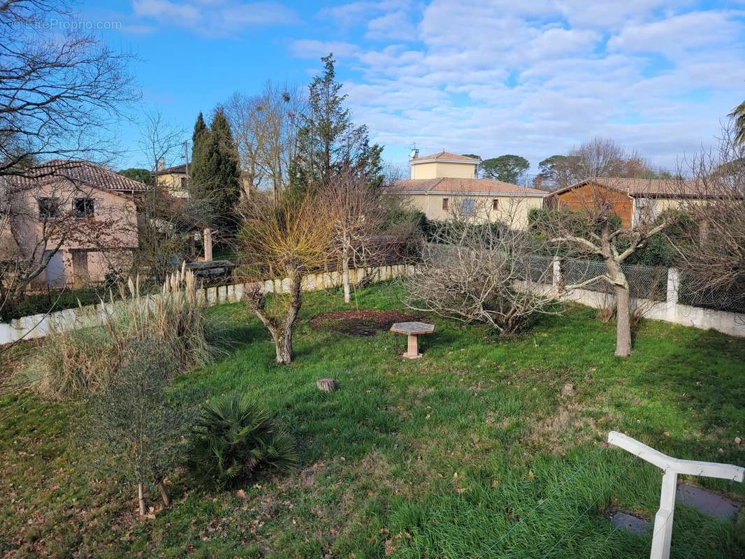 Terrain à l&#039;arrière de la maison - Maison à FONTENILLES