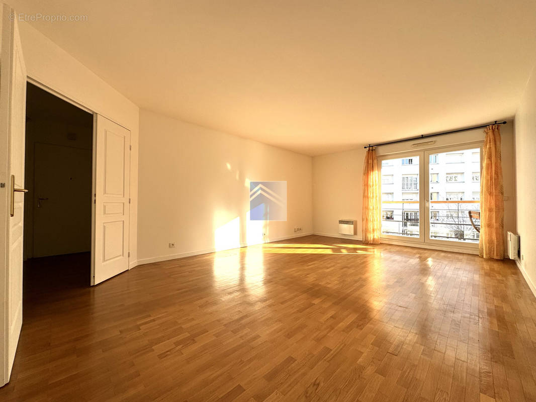 Appartement à COURBEVOIE