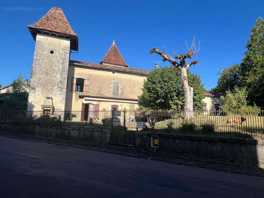 Maison à CHAMPAGNAC-DE-BELAIR