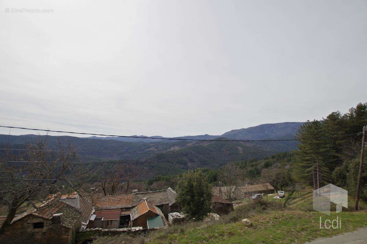 Maison à AUJAC