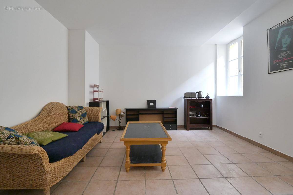 Appartement à MARSEILLE-1E