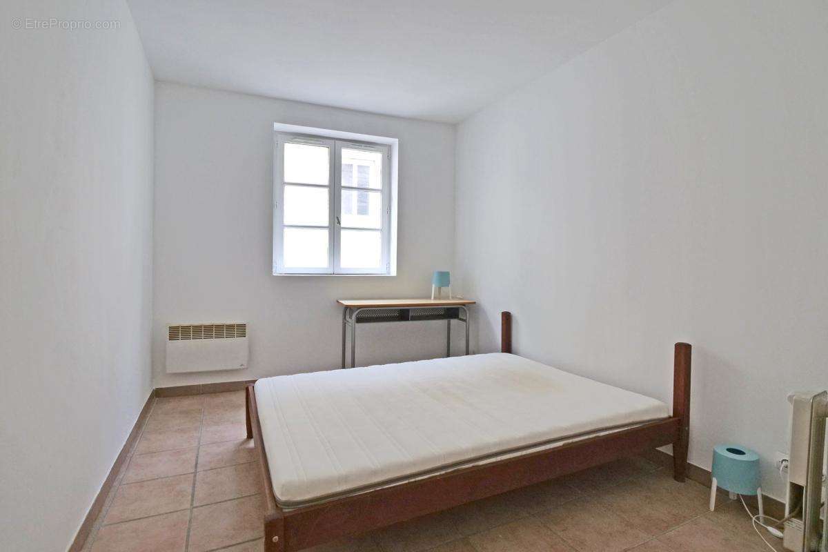 Appartement à MARSEILLE-1E