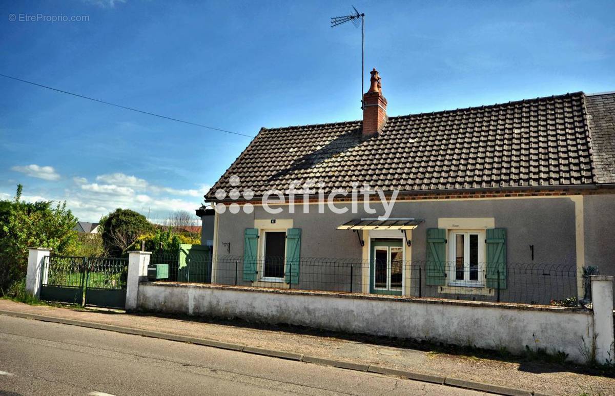 Maison à CERCY-LA-TOUR