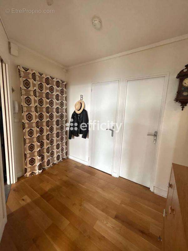 Appartement à PARIS-20E