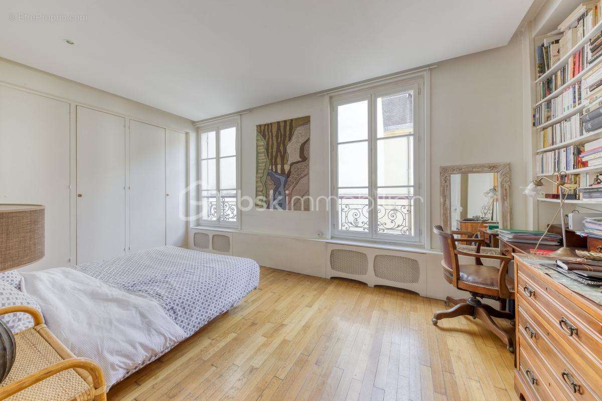 Appartement à PARIS-4E