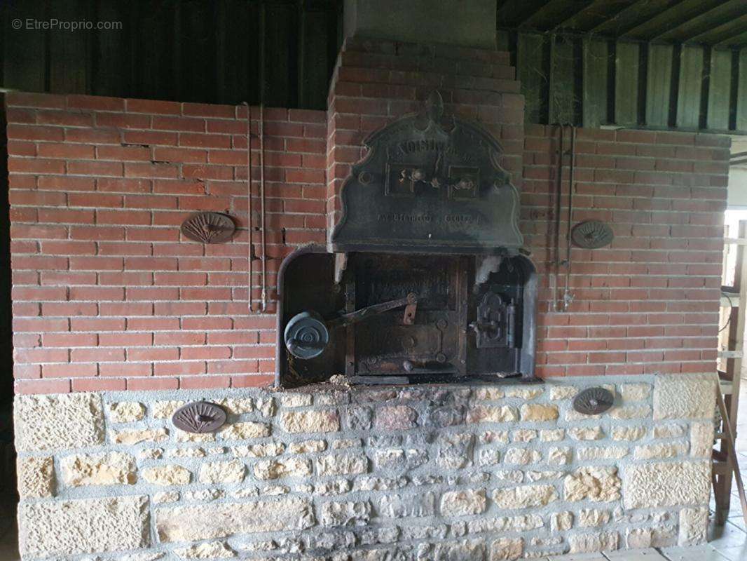 Maison à LA CHAPELLE-AUBAREIL