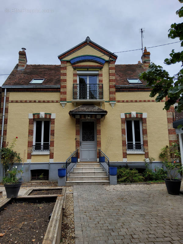 Maison à VILLENEUVE-SUR-YONNE