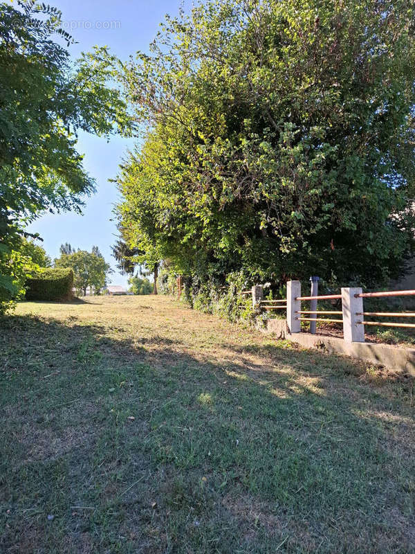 Terrain à BOUTENAC-TOUVENT