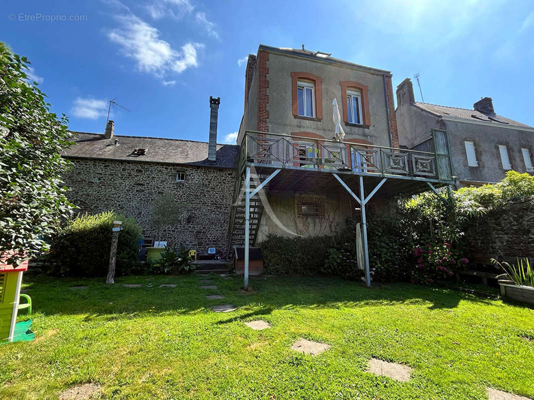 Maison à AMBRIERES-LES-VALLEES