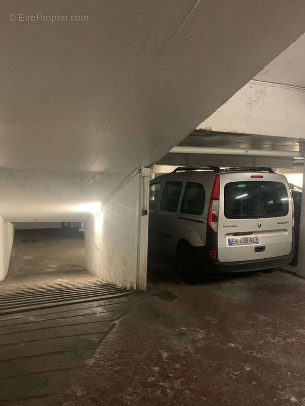 Parking à PARIS-20E