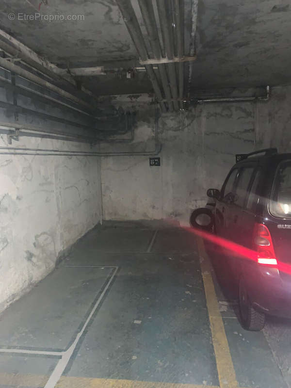 Parking à PARIS-12E