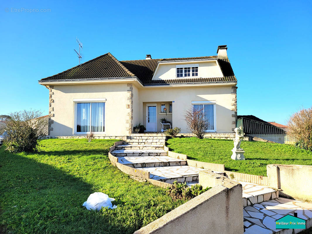 Maison à SAINT-LUMINE-DE-COUTAIS