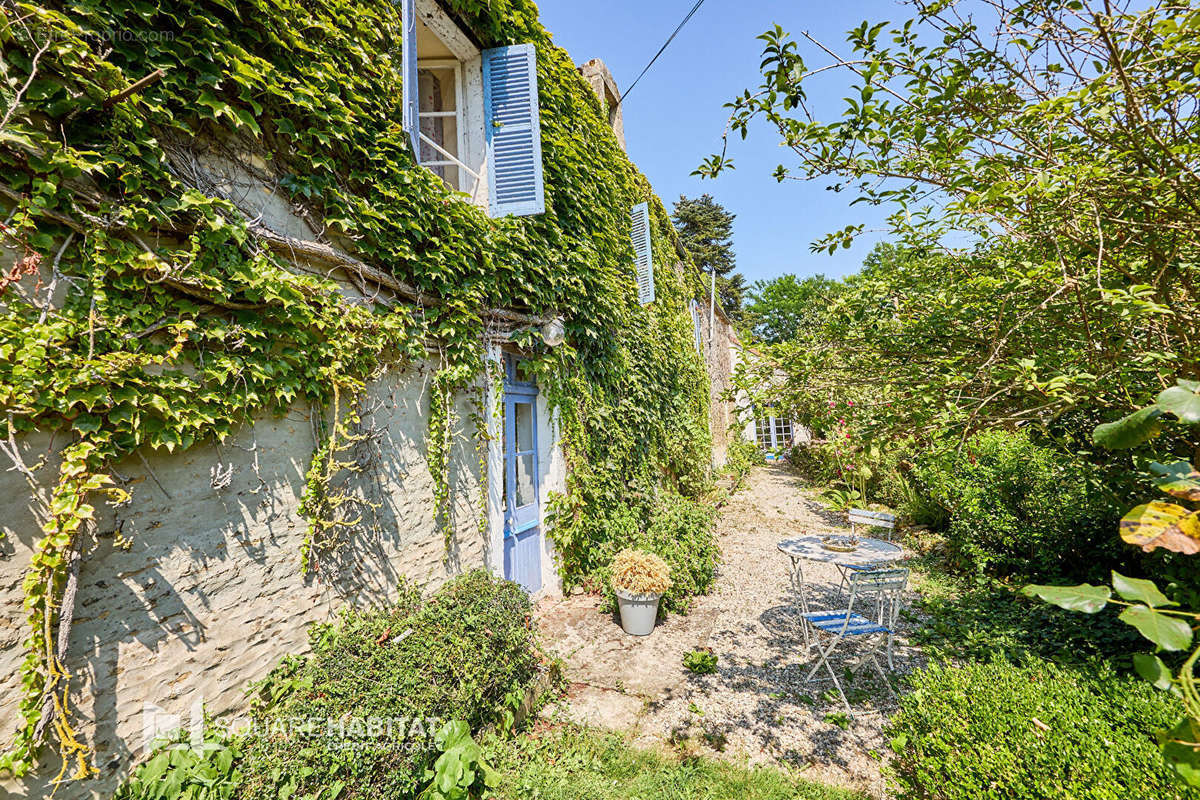 Maison à ARGENCES