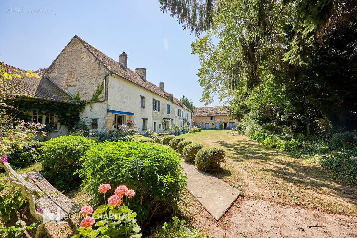 Maison à ARGENCES